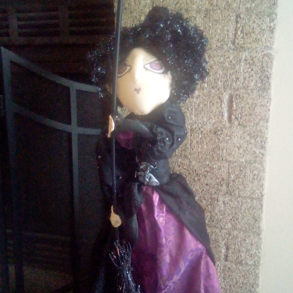 Wicked Webster's Witch Doll Decor - Picture 13 of 16